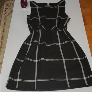 Gap dress- Black and white